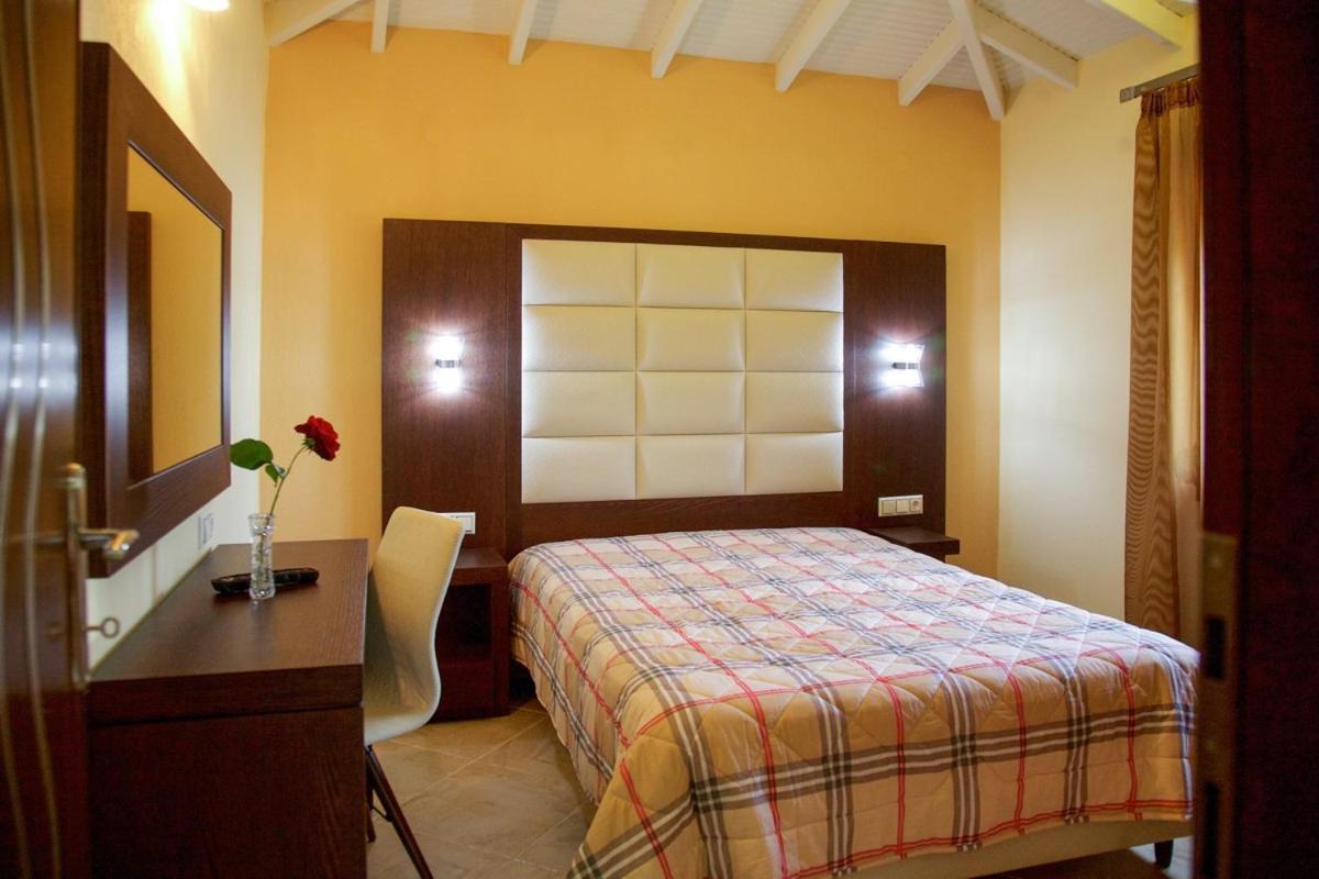 Stamos Apartments And Studios Вурвуру Екстериор снимка