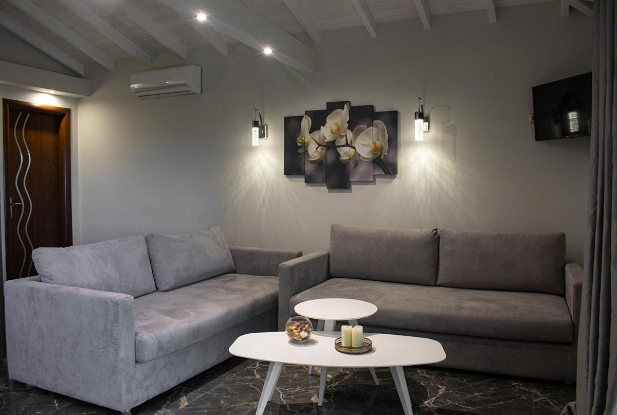 Stamos Apartments And Studios Вурвуру Екстериор снимка