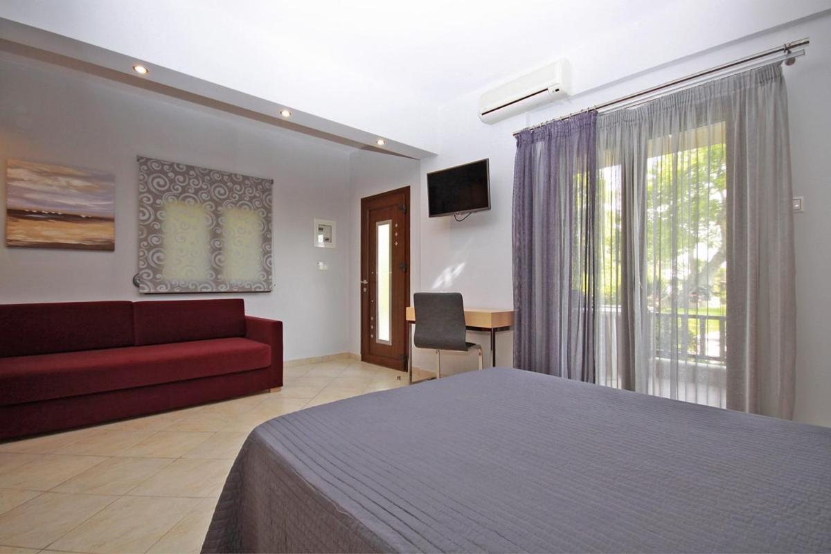 Stamos Apartments And Studios Вурвуру Екстериор снимка