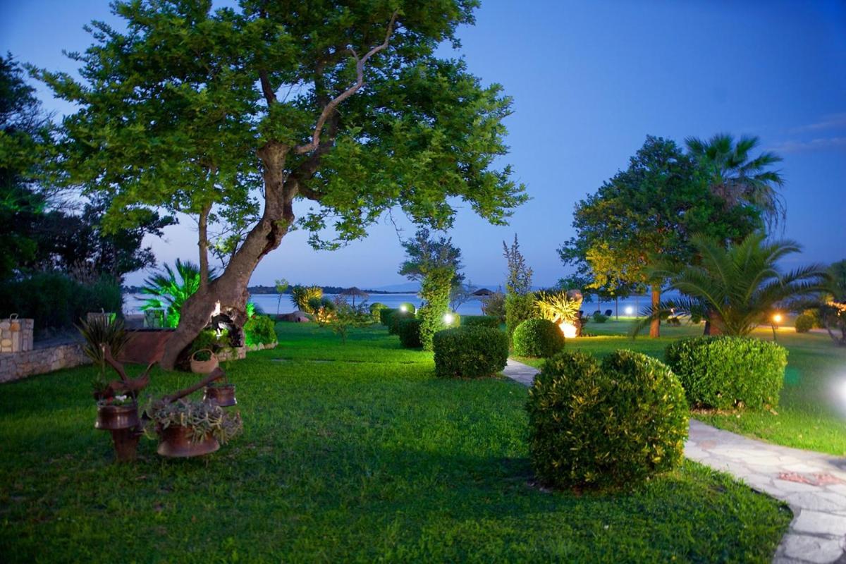 Stamos Apartments And Studios Вурвуру Екстериор снимка